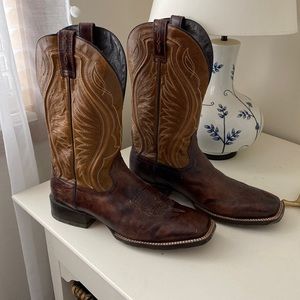 Ariat Hookin horns western boot